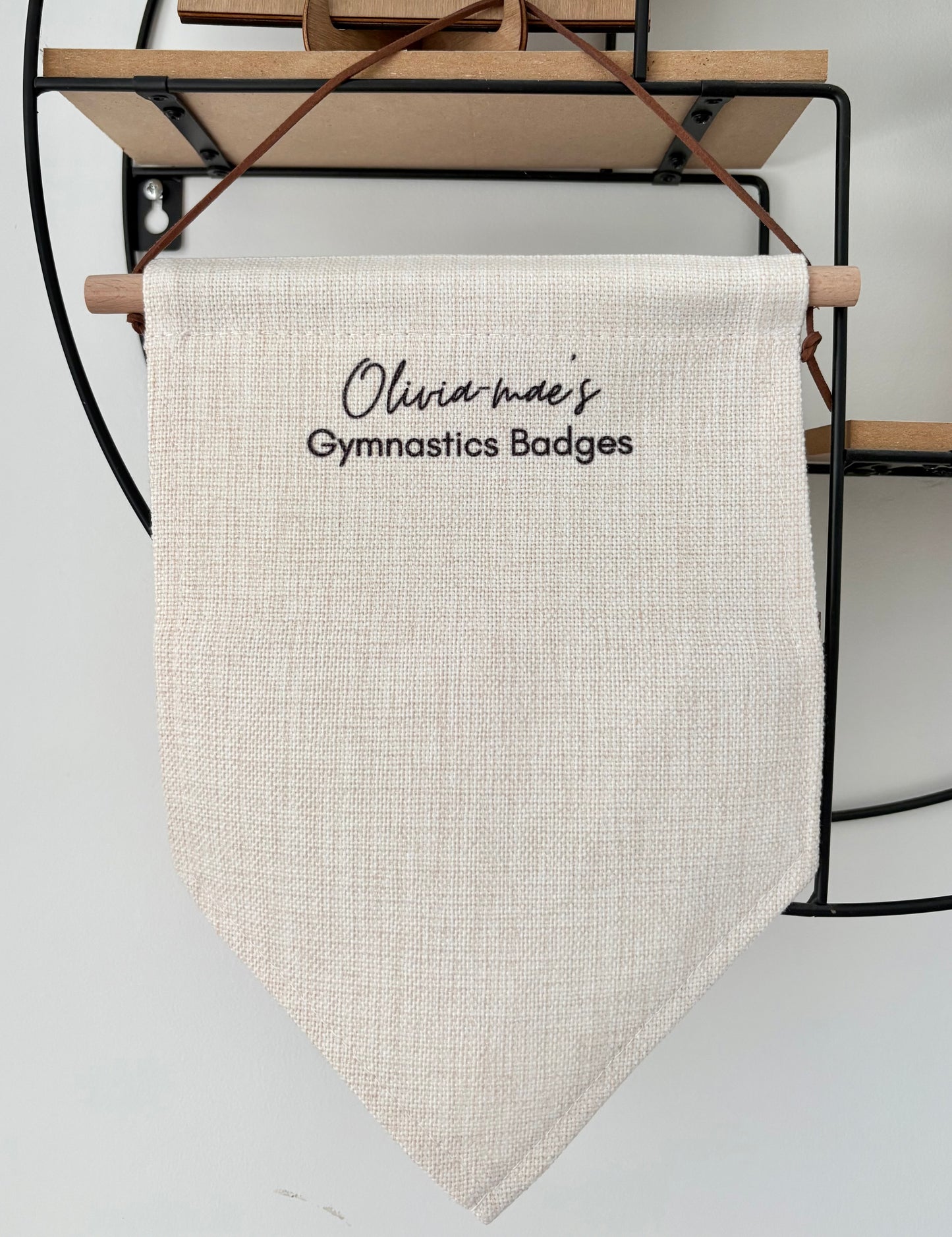 Wimpel zum Aufhängen an der Wand mit Regenbogen und Namen, Kindertür, Wandschild, Raumdekor, Kinderzimmer, Spielzimmer, Kinderzimmer, Kinder, Schlafzimmerschild