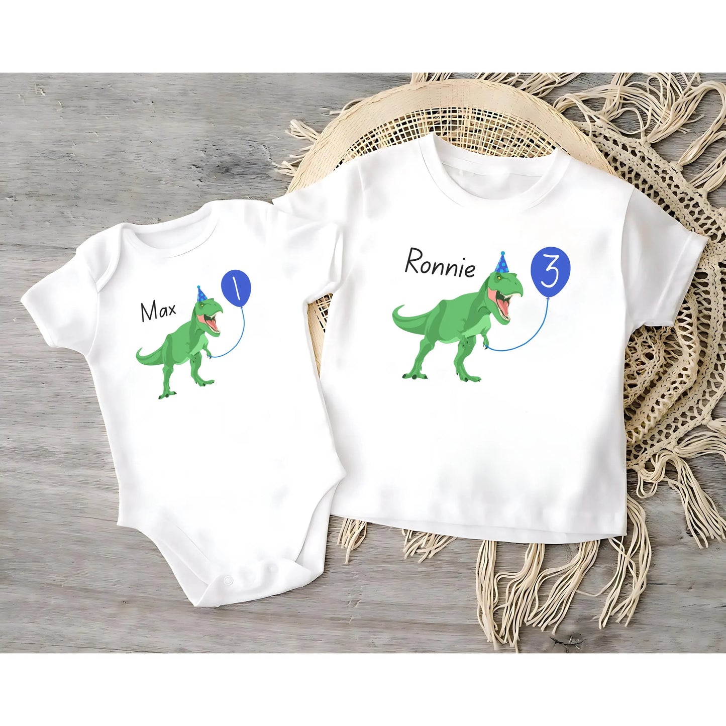 Personalisiertes Bluey Kinder T-Shirt, Baby Body Weste, Geburtstagsalter, Geburtstag Top, Geburtstag Body, Individuelles T-Shirt, Bluey und Bingo