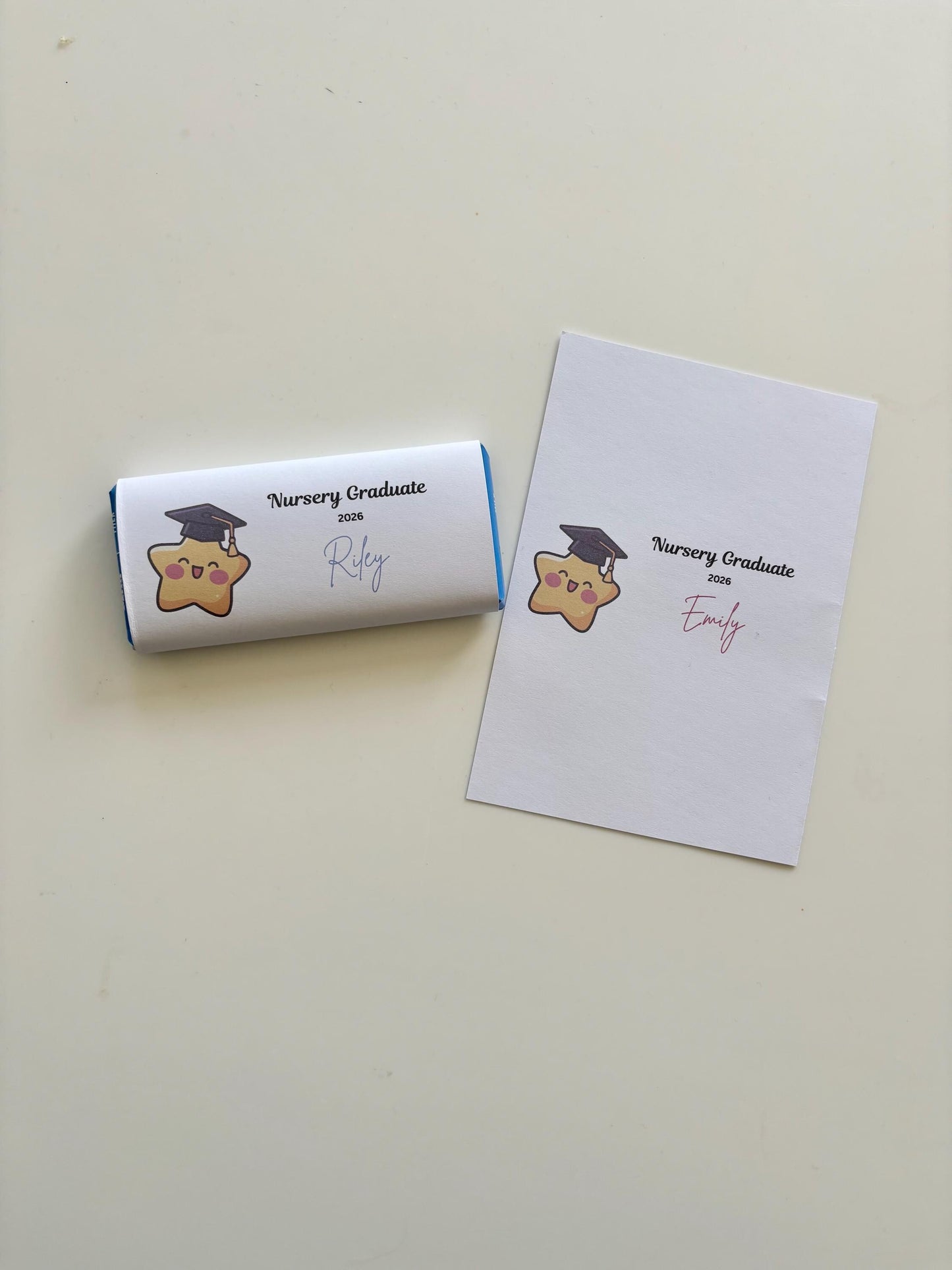 Wimpel zum Aufhängen an der Wand mit Regenbogen und Namen, Kindertür, Wandschild, Raumdekor, Kinderzimmer, Spielzimmer, Kinderzimmer, Kinder, Schlafzimmerschild